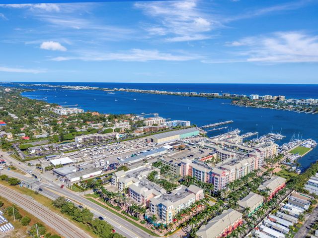 802 W WINDWARD Way 303, Lantana, FL 33462