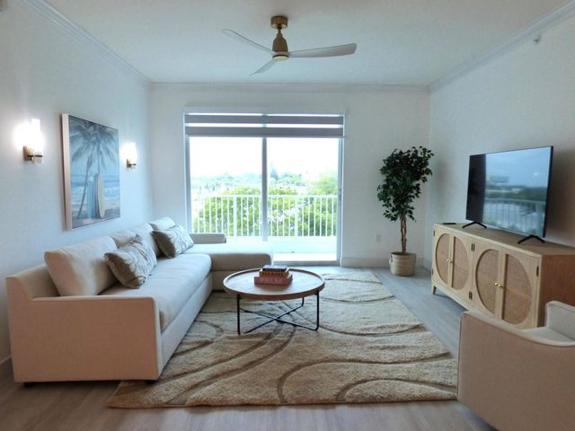 802 W WINDWARD Way 303, Lantana, FL 33462