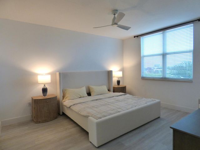 802 W WINDWARD Way 303, Lantana, FL 33462