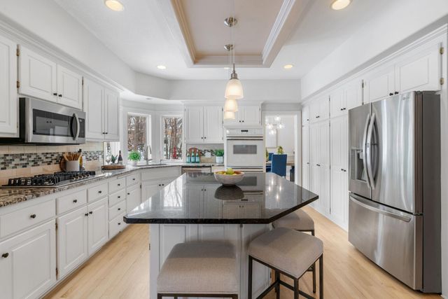 16105 37th Avenue N, Plymouth, MN 55446