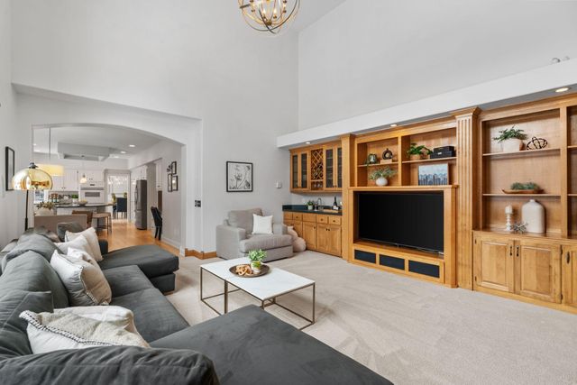 16105 37th Avenue N, Plymouth, MN 55446