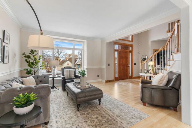 16105 37th Avenue N, Plymouth, MN 55446