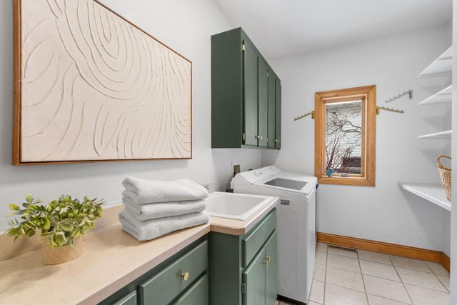 16105 37th Avenue N, Plymouth, MN 55446