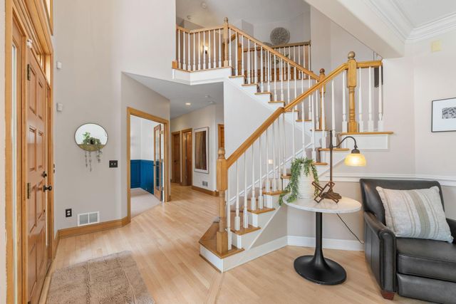 16105 37th Avenue N, Plymouth, MN 55446