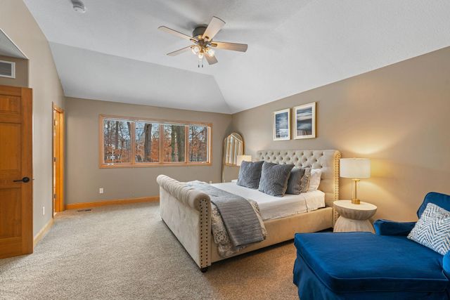 16105 37th Avenue N, Plymouth, MN 55446