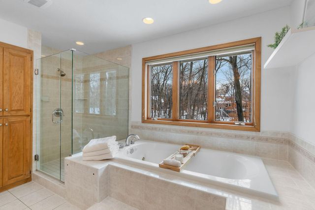 16105 37th Avenue N, Plymouth, MN 55446