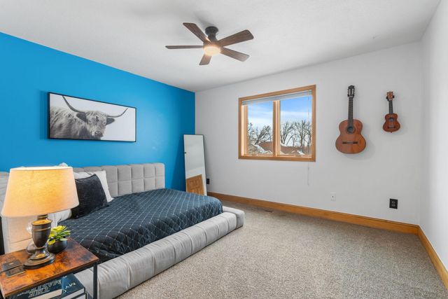 16105 37th Avenue N, Plymouth, MN 55446