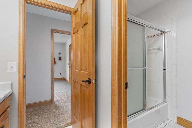 16105 37th Avenue N, Plymouth, MN 55446