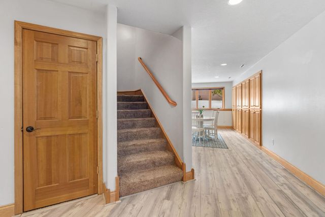 16105 37th Avenue N, Plymouth, MN 55446