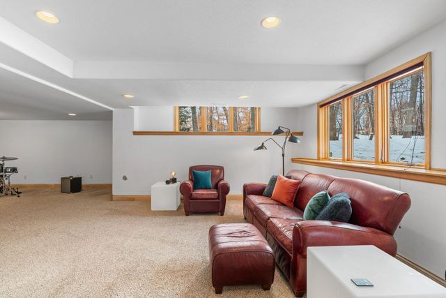 16105 37th Avenue N, Plymouth, MN 55446