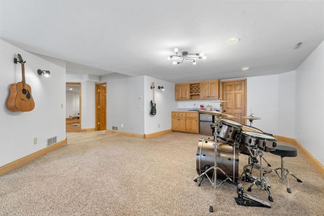 16105 37th Avenue N, Plymouth, MN 55446