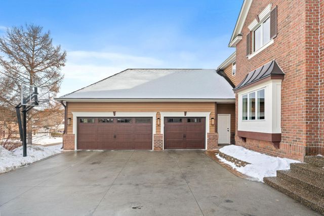 16105 37th Avenue N, Plymouth, MN 55446