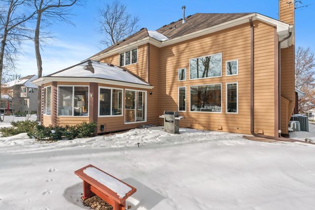 16105 37th Avenue N, Plymouth, MN 55446