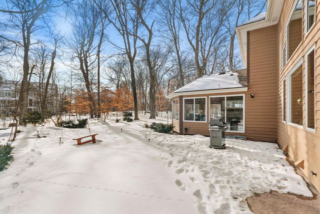 16105 37th Avenue N, Plymouth, MN 55446