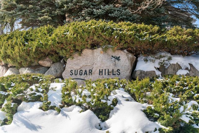 16105 37th Avenue N, Plymouth, MN 55446