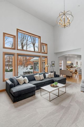 16105 37th Avenue N, Plymouth, MN 55446