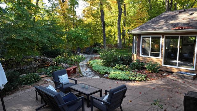 16105 37th Avenue N, Plymouth, MN 55446