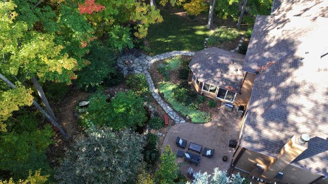 16105 37th Avenue N, Plymouth, MN 55446