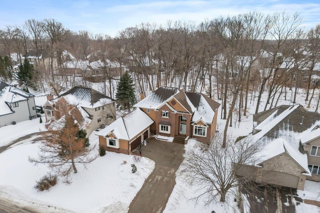 16105 37th Avenue N, Plymouth, MN 55446