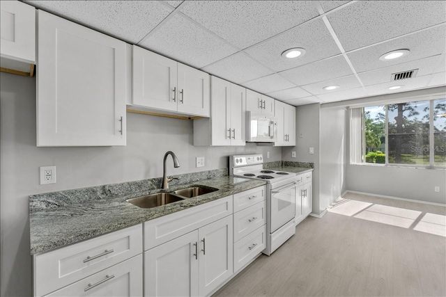 4885 1ST STREET NE 212, St Petersburg, FL 33703