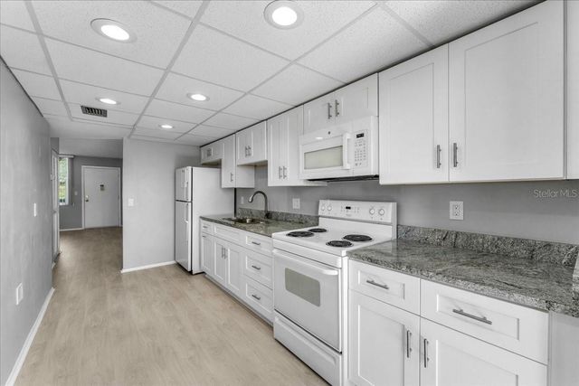 4885 1ST STREET NE 212, St Petersburg, FL 33703