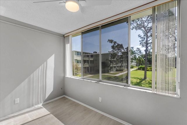 4885 1ST STREET NE 212, St Petersburg, FL 33703