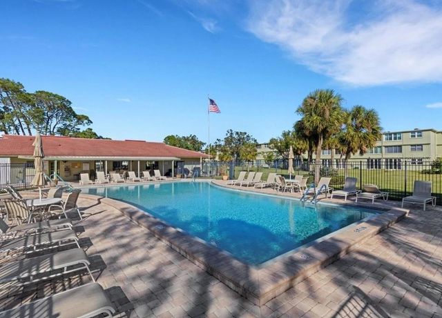 4885 1ST STREET NE 212, St Petersburg, FL 33703