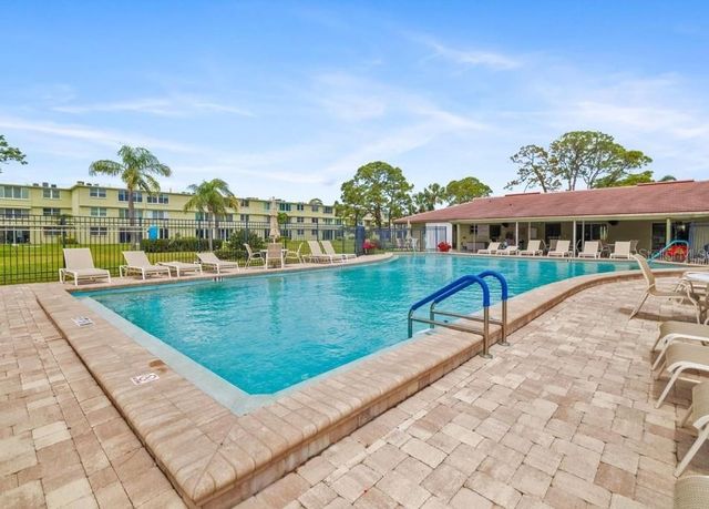 4885 1ST STREET NE 212, St Petersburg, FL 33703