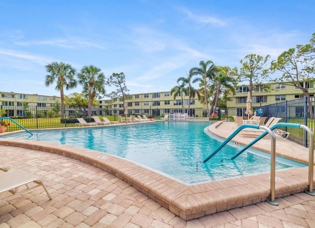 4885 1ST STREET NE 212, St Petersburg, FL 33703