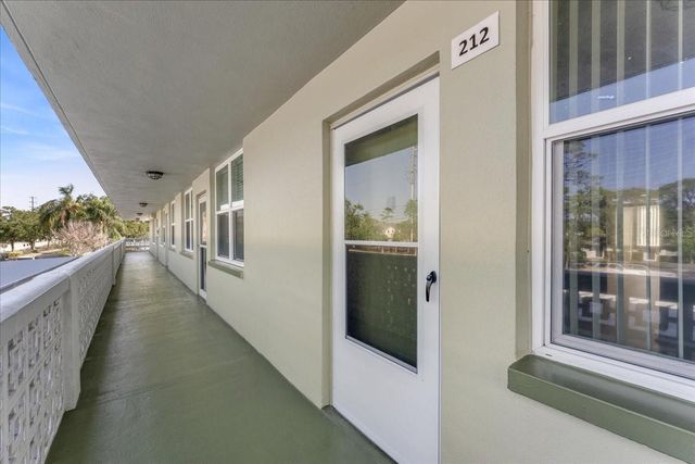 4885 1ST STREET NE 212, St Petersburg, FL 33703