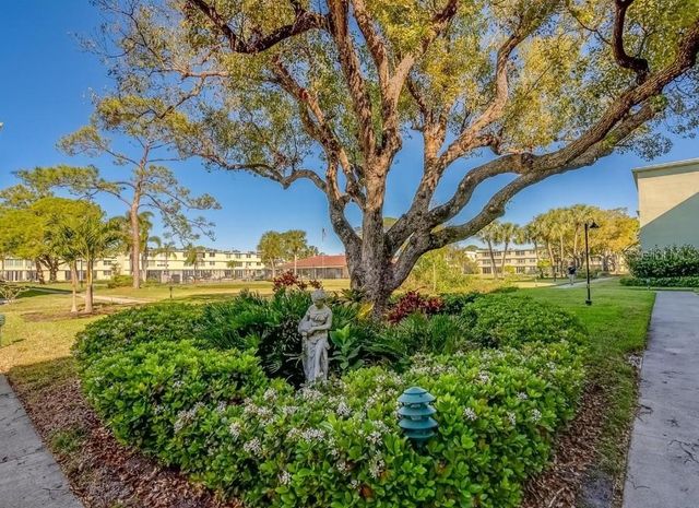 4885 1ST STREET NE 212, St Petersburg, FL 33703