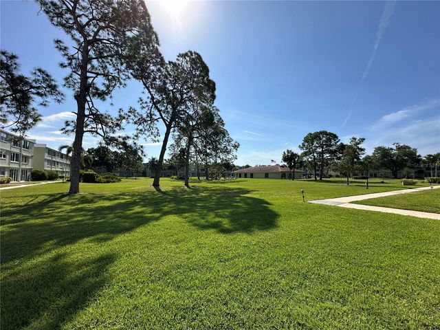 4885 1ST STREET NE 212, St Petersburg, FL 33703