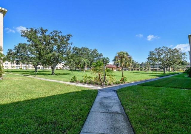 4885 1ST STREET NE 212, St Petersburg, FL 33703