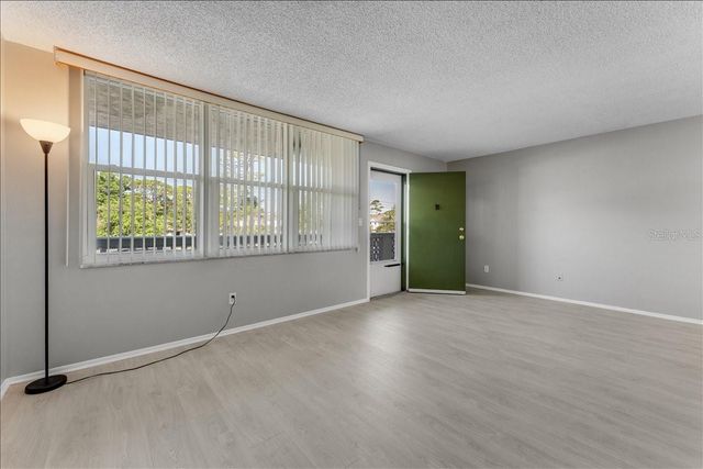 4885 1ST STREET NE 212, St Petersburg, FL 33703