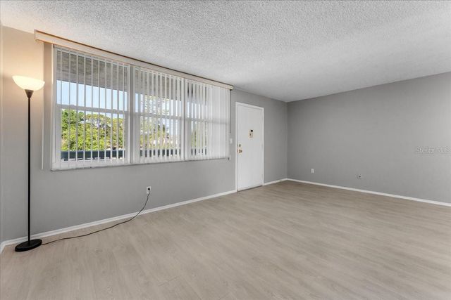 4885 1ST STREET NE 212, St Petersburg, FL 33703