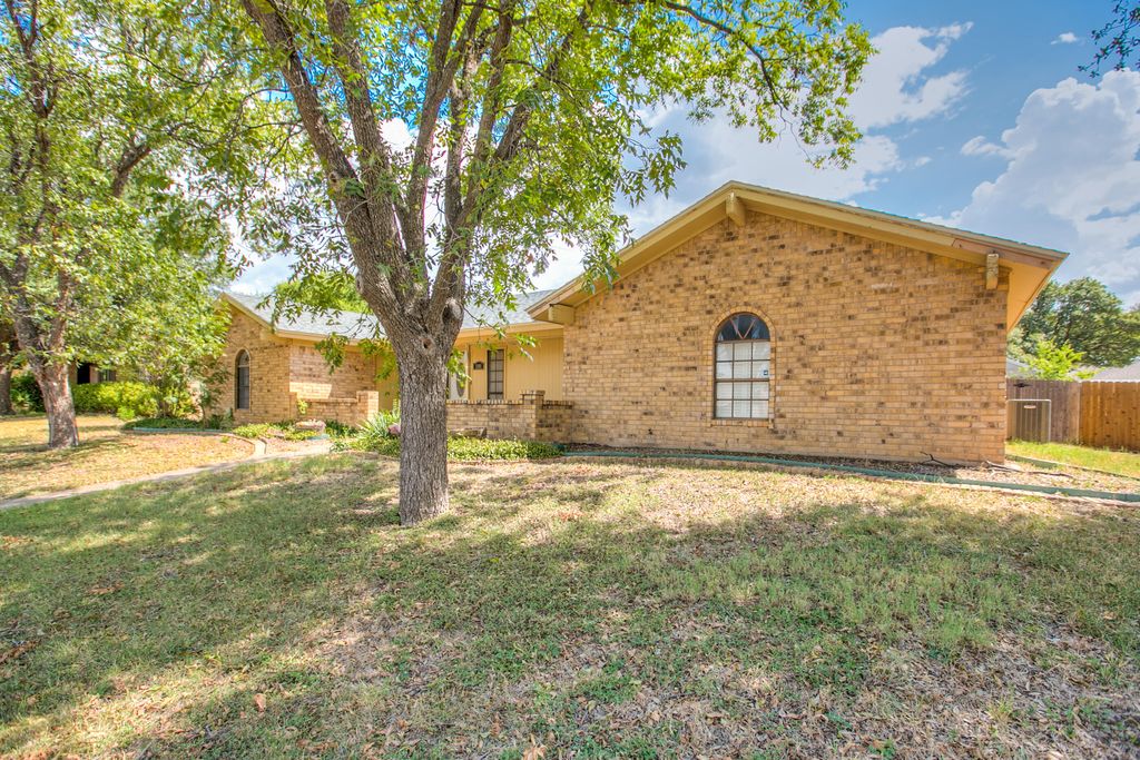 Image 4 of property listing at 3101 Timber Ridge Drive, San Angelo, TX 76904