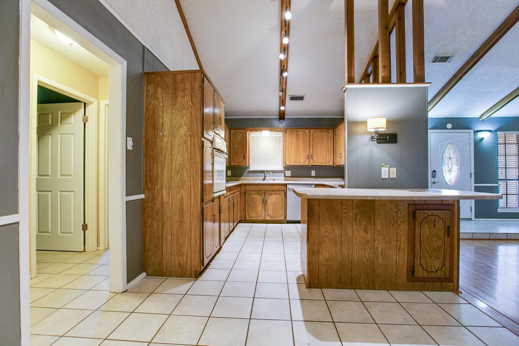 Image 9 of property listing at 3101 Timber Ridge Drive, San Angelo, TX 76904