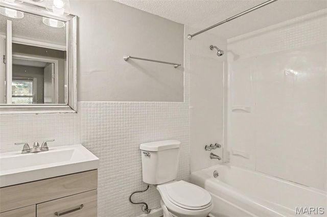 1535 Surf Side Drive, St Louis, MO 63138