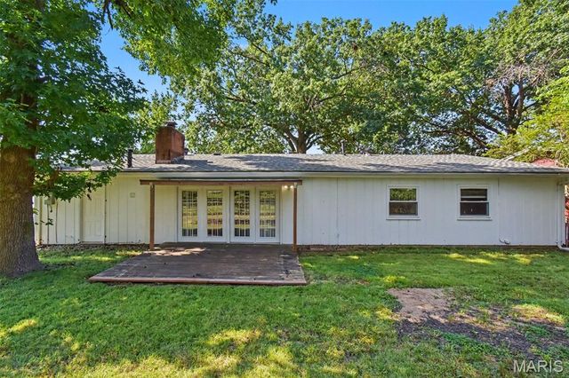 1535 Surf Side Drive, St Louis, MO 63138