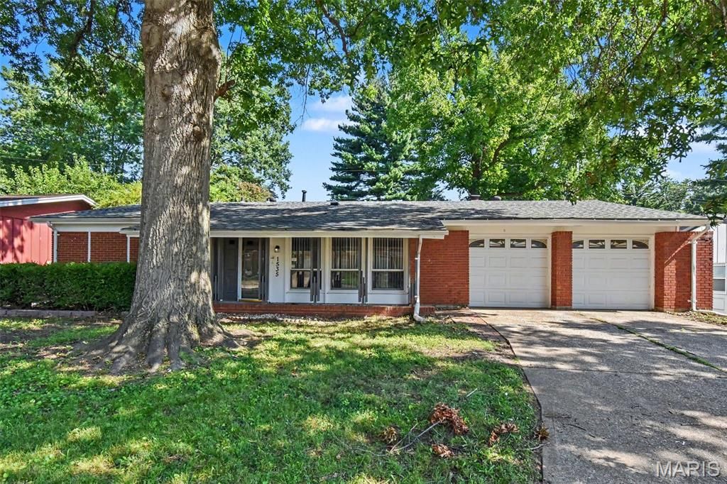 1535 Surf Side Drive, St Louis, MO 63138
