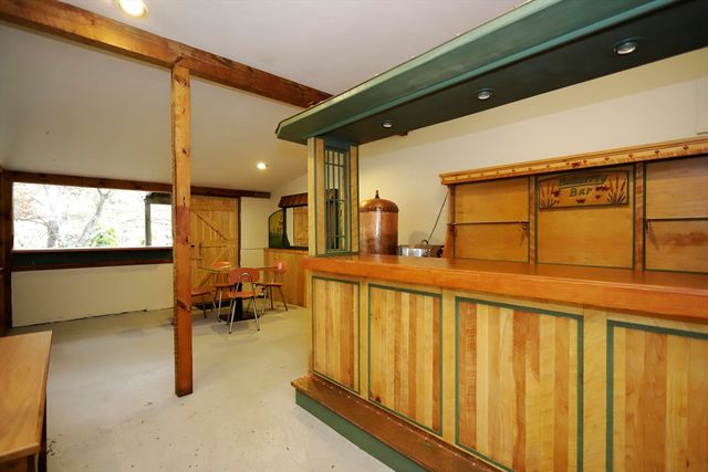 403 County Rd 1, Marion, MA 02738