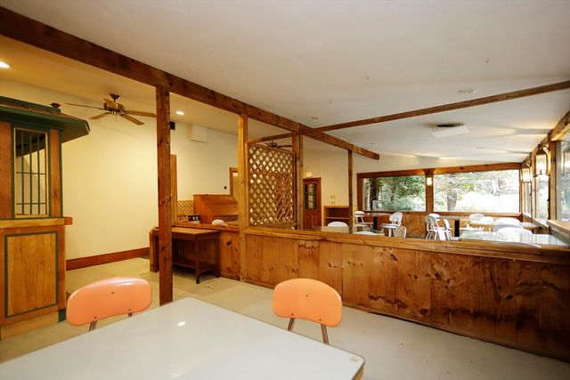 403 County Rd 1, Marion, MA 02738