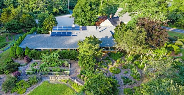 403 County Rd 1, Marion, MA 02738