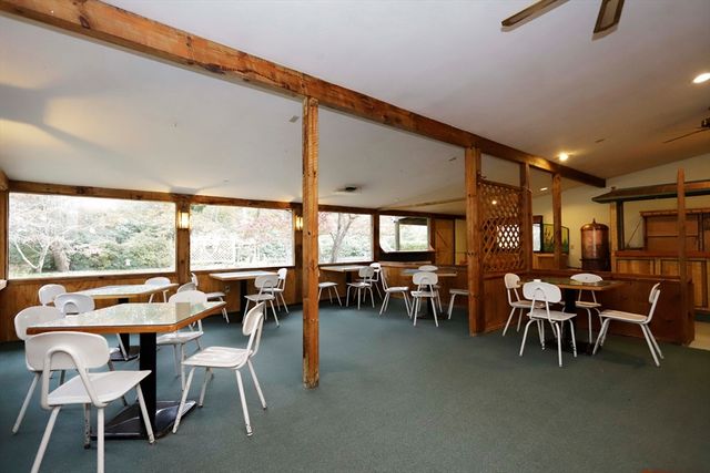 403 County Rd 1, Marion, MA 02738