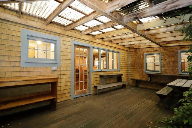 403 County Rd 1, Marion, MA 02738