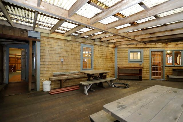 403 County Rd 1, Marion, MA 02738