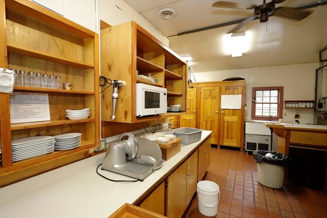 403 County Rd 1, Marion, MA 02738