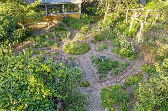 403 County Rd 1, Marion, MA 02738