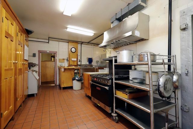 403 County Rd 1, Marion, MA 02738