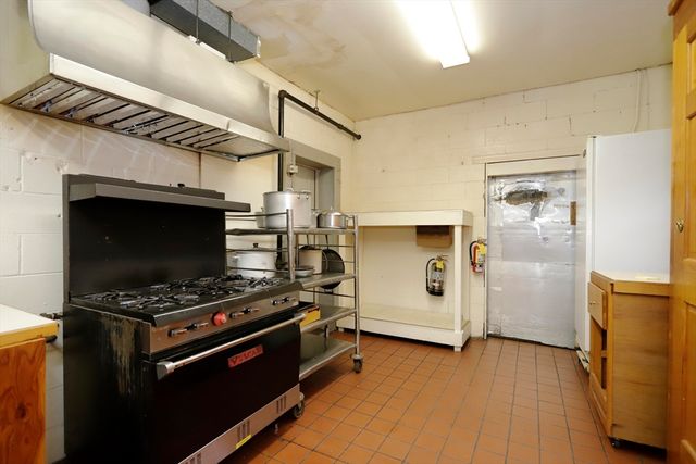 403 County Rd 1, Marion, MA 02738